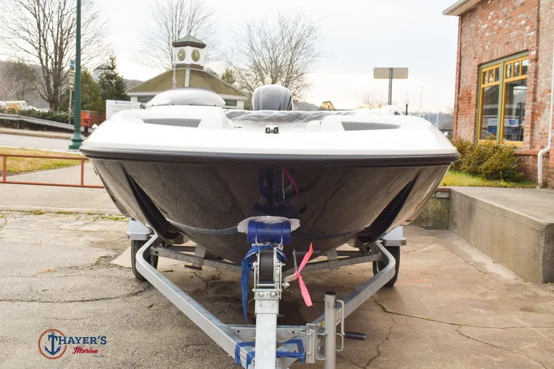 Slide: The Image of Bayliner E16 2026 - 26