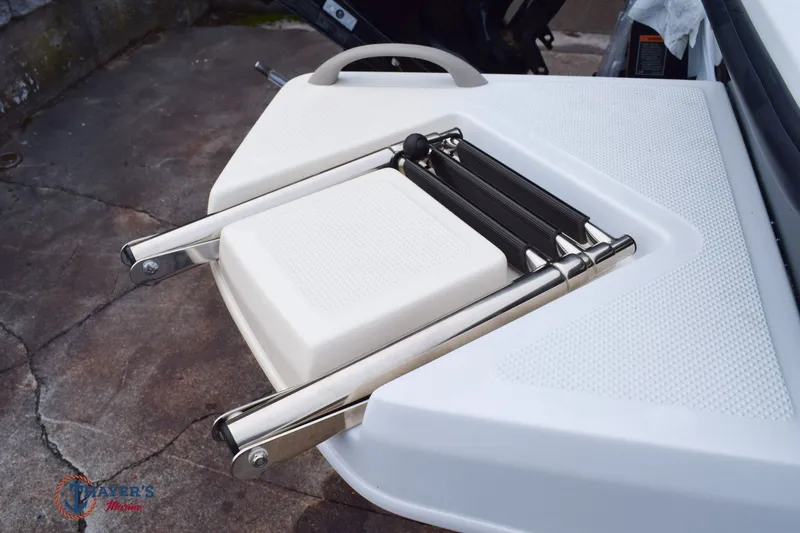 Slide: The Image of Bayliner E16 2026 - 6