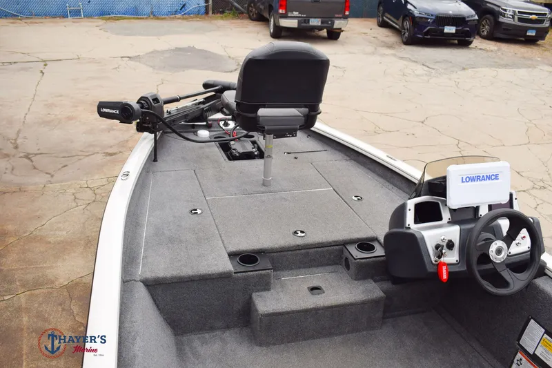 Slide: The Image of Tracker Pro Team 175 2025 - 10