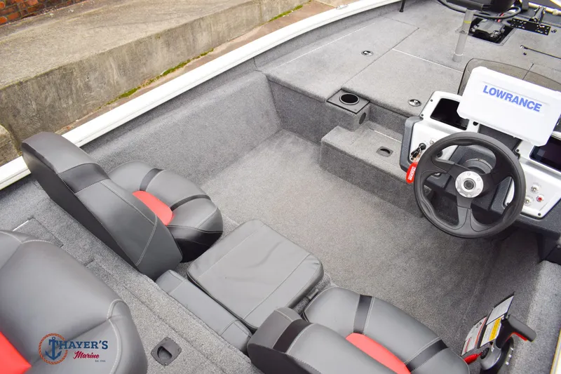 Slide: The Image of Tracker Pro Team 175 2025 - 11