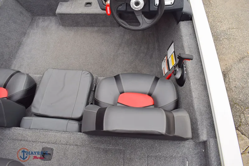 Slide: The Image of Tracker Pro Team 175 2025 - 13