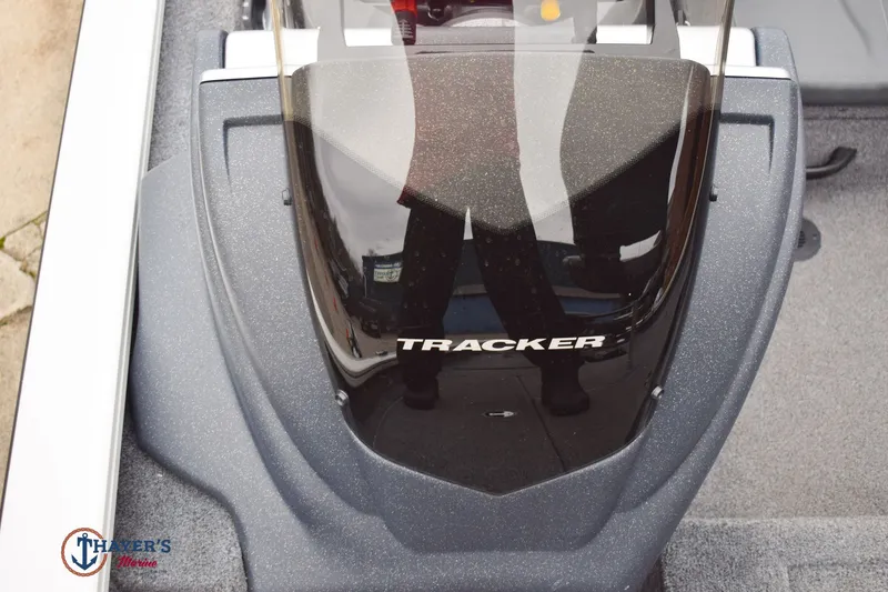 Slide: The Image of Tracker Pro Team 175 2025 - 20