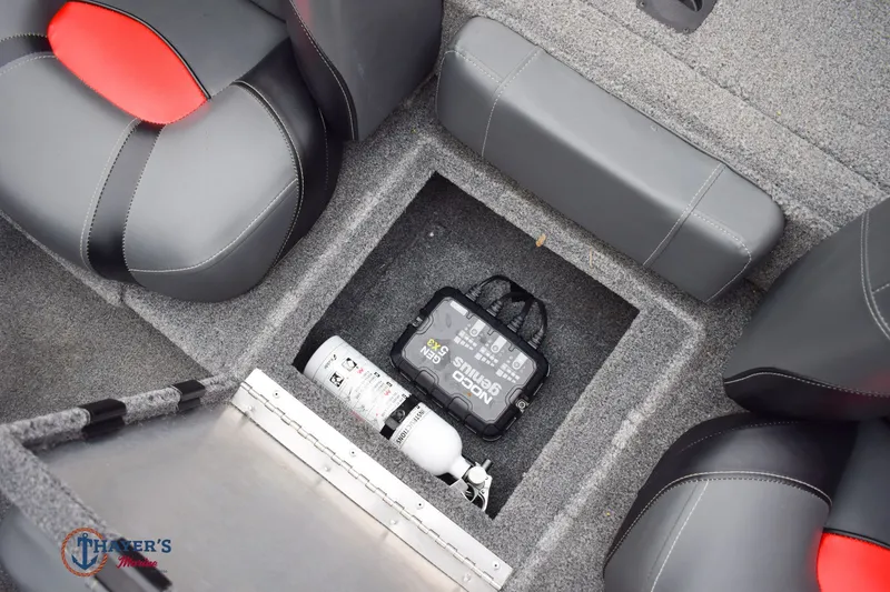 Slide: The Image of Tracker Pro Team 175 2025 - 25