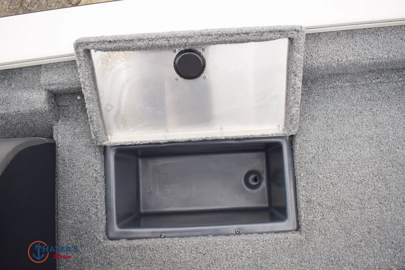 Slide: The Image of Tracker Pro Team 175 2025 - 27