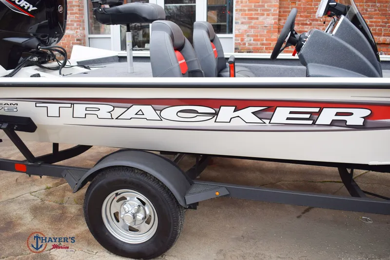 Slide: The Image of Tracker Pro Team 175 2025 - 3