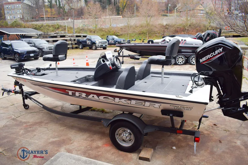 Slide: The Image of Tracker Pro Team 175 2025 - 30