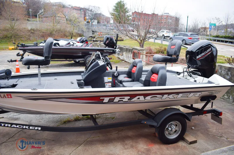 Slide: The Image of Tracker Pro Team 175 2025 - 31