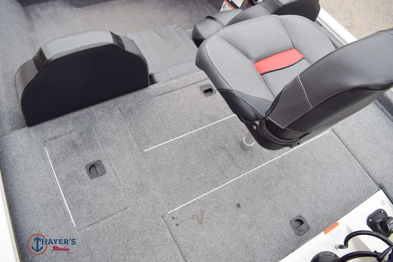 Slide: The Image of Tracker Pro Team 175 2025 - 8