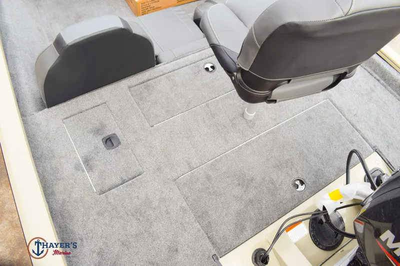 Slide: The Image of Tracker Pro Team 175 2026 - 10