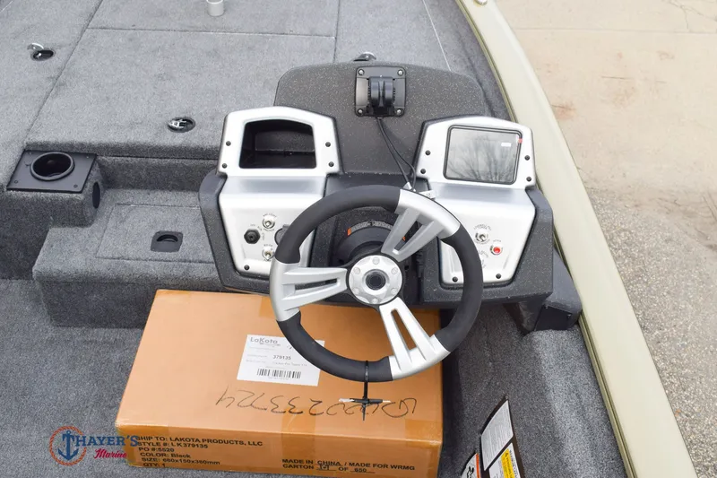 Slide: The Image of Tracker Pro Team 175 2026 - 13