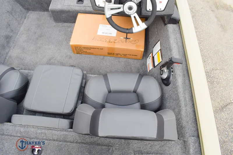 Slide: The Image of Tracker Pro Team 175 2026 - 14