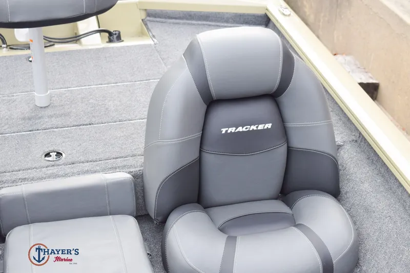 Slide: The Image of Tracker Pro Team 175 2026 - 18