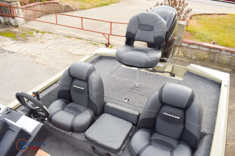 Slide: The Image of Tracker Pro Team 175 2026 - 19