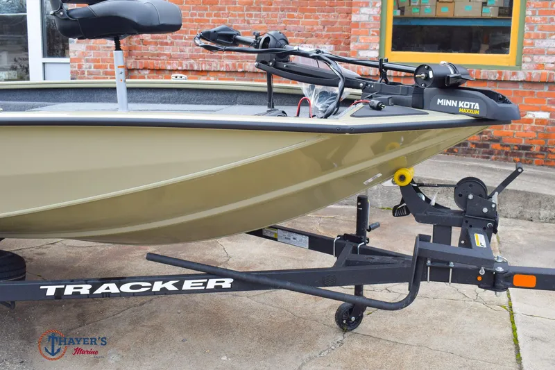 Slide: The Image of Tracker Pro Team 175 2026 - 2