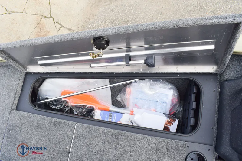 Slide: The Image of Tracker Pro Team 175 2026 - 21