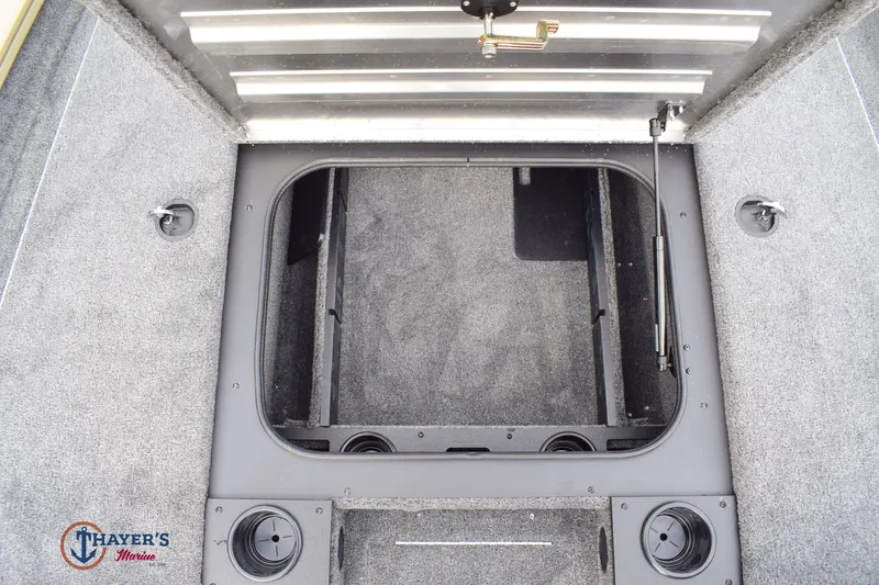 Slide: The Image of Tracker Pro Team 175 2026 - 22