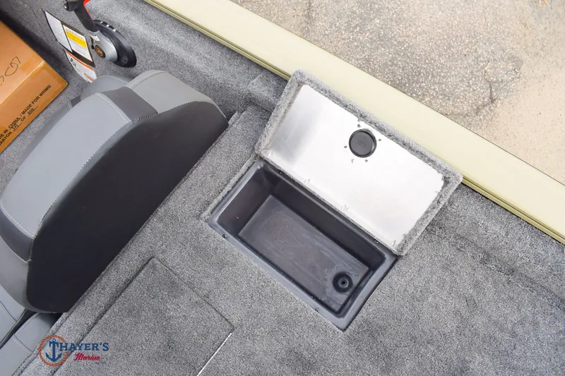 Slide: The Image of Tracker Pro Team 175 2026 - 24