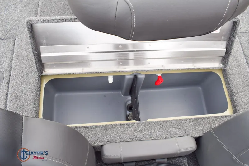 Slide: The Image of Tracker Pro Team 175 2026 - 26