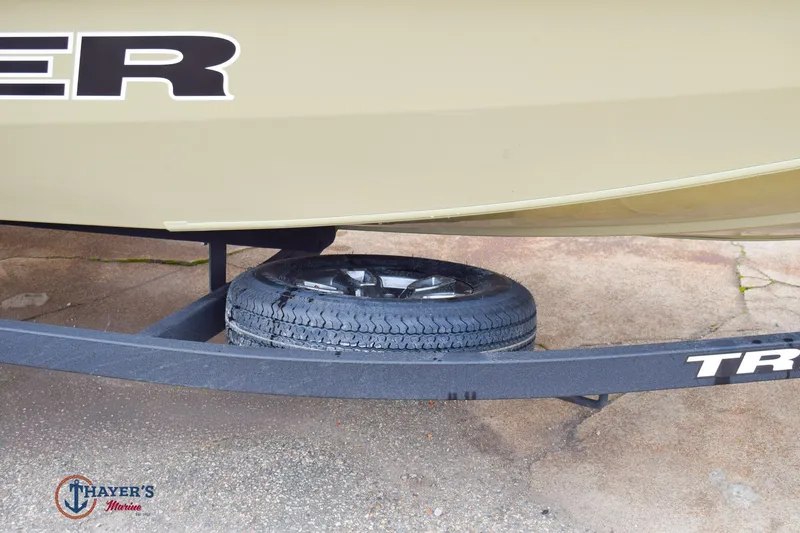 Slide: The Image of Tracker Pro Team 175 2026 - 3