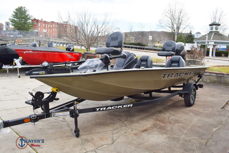 Slide: The Image of Tracker Pro Team 175 2026 - 31