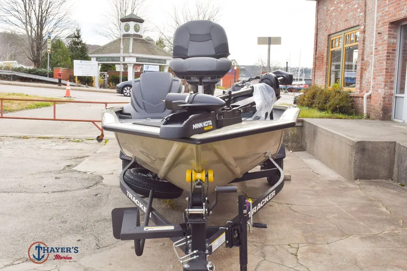 Slide: The Image of Tracker Pro Team 175 2026 - 32