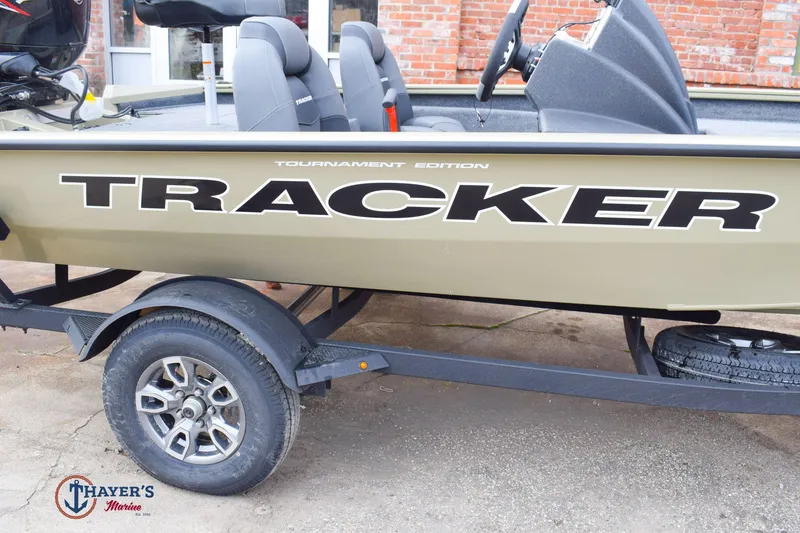 Slide: The Image of Tracker Pro Team 175 2026 - 4