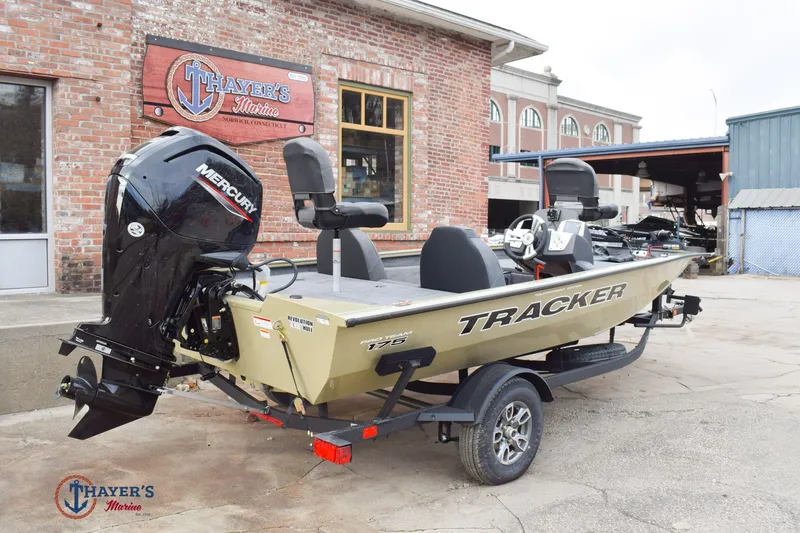 Slide: The Image of Tracker Pro Team 175 2026 - 5