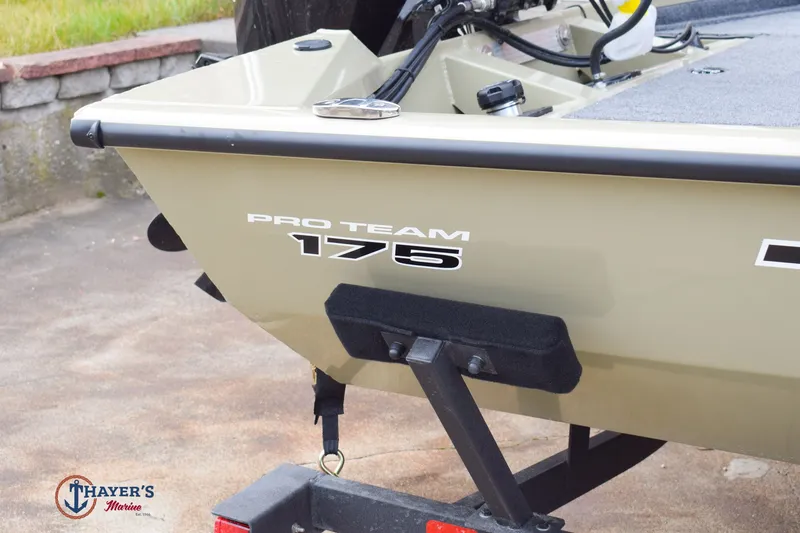 Slide: The Image of Tracker Pro Team 175 2026 - 6