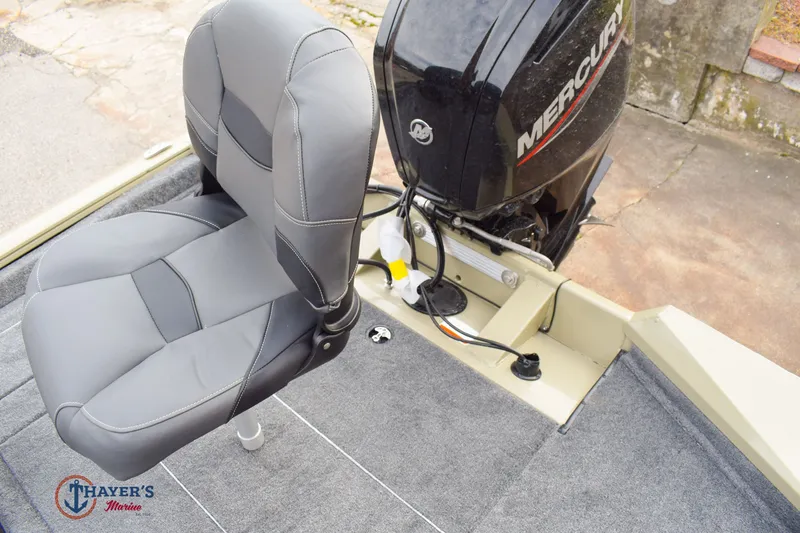 Slide: The Image of Tracker Pro Team 175 2026 - 8