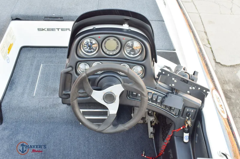 Slide: The Image of Skeeter ZX225 2005 - 15