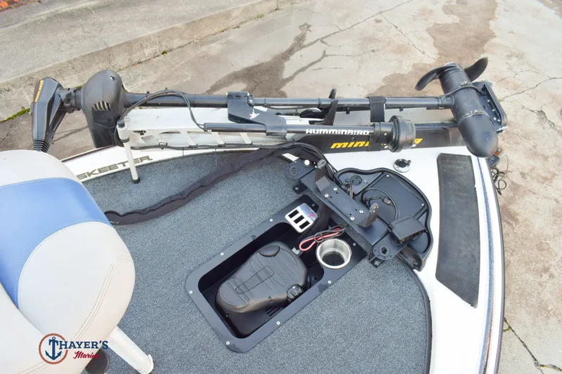 Slide: The Image of Skeeter ZX225 2005 - 17