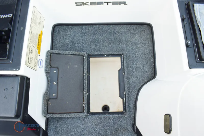 Slide: The Image of Skeeter ZX225 2005 - 29