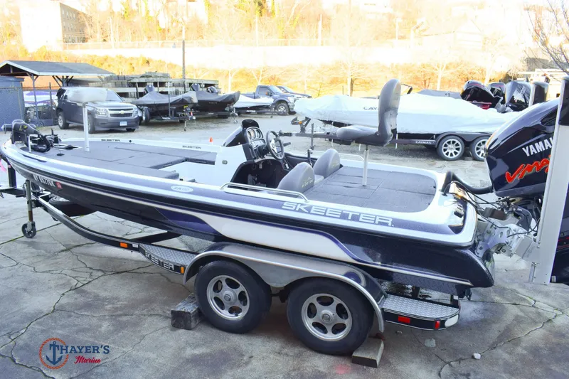 Slide: The Image of Skeeter ZX225 2005 - 38