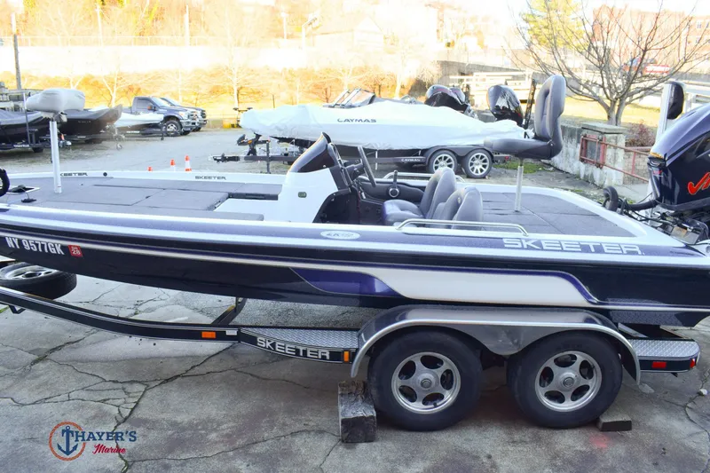 Slide: The Image of Skeeter ZX225 2005 - 39