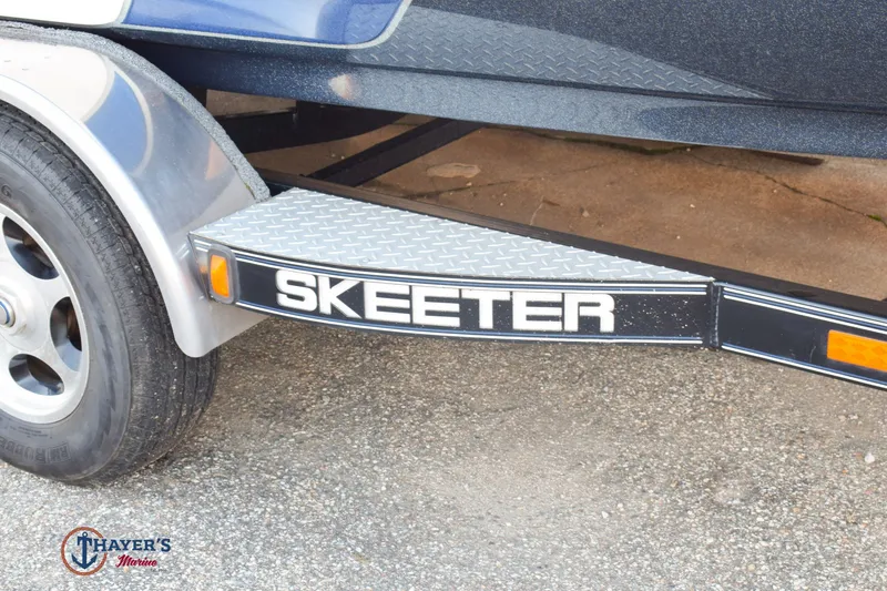 Slide: The Image of Skeeter ZX225 2005 - 4