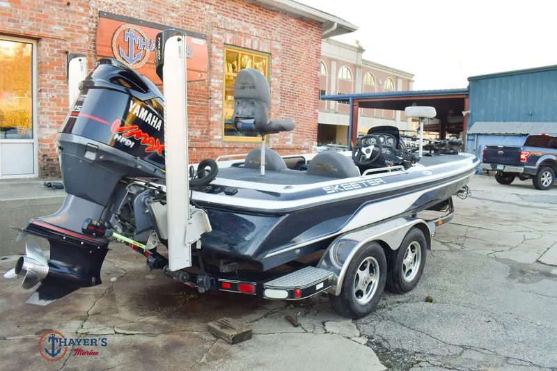 Slide: The Image of Skeeter ZX225 2005 - 6