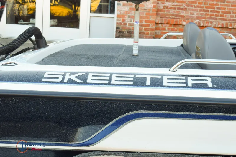 Slide: The Image of Skeeter ZX225 2005 - 7