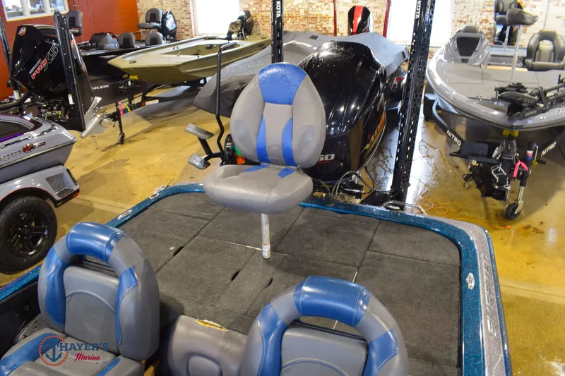 Slide: The Image of Skeeter FX21 2011 - 17