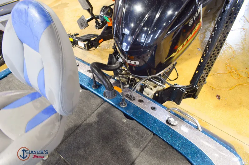 Slide: The Image of Skeeter FX21 2011 - 8