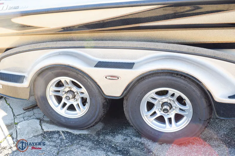 Slide: The Image of Triton 21 Xs 2011 - 4