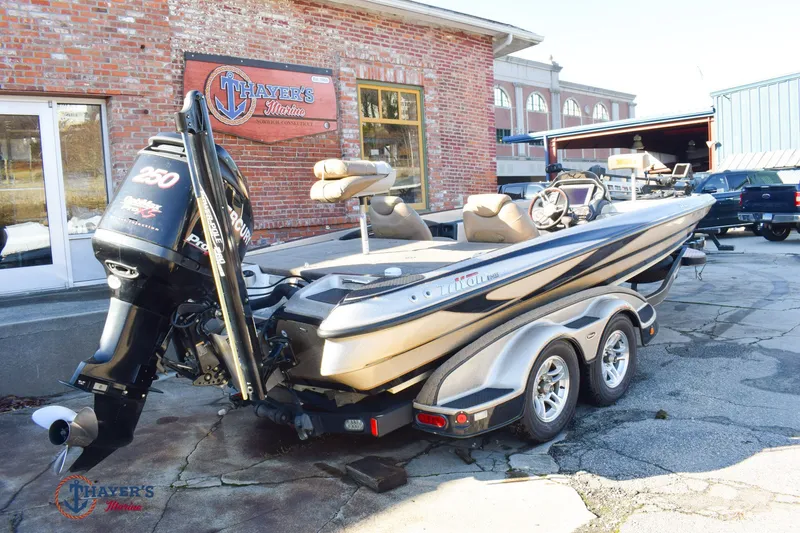 Slide: The Image of Triton 21 Xs 2011 - 7