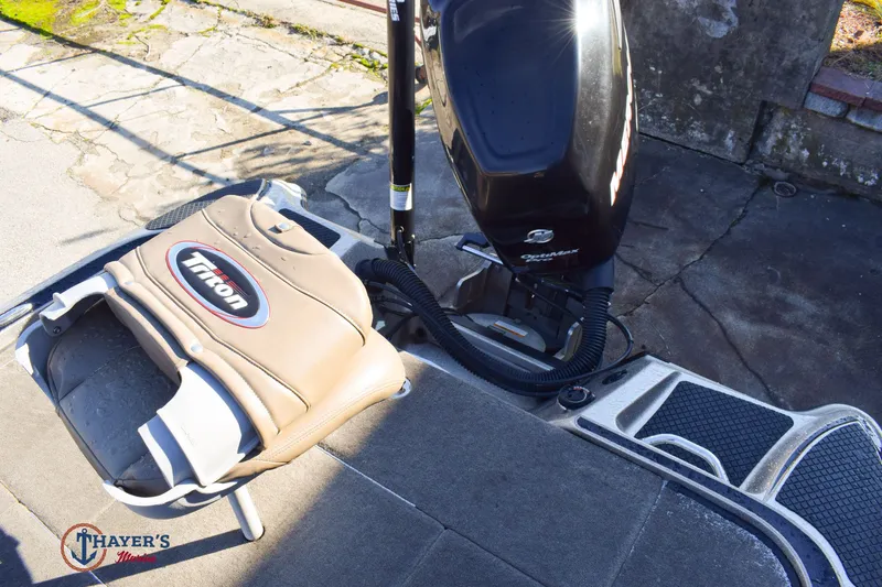 Slide: The Image of Triton 21 Xs 2011 - 8