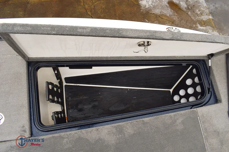 Slide: The Image of Ranger 521L 2018 - 24