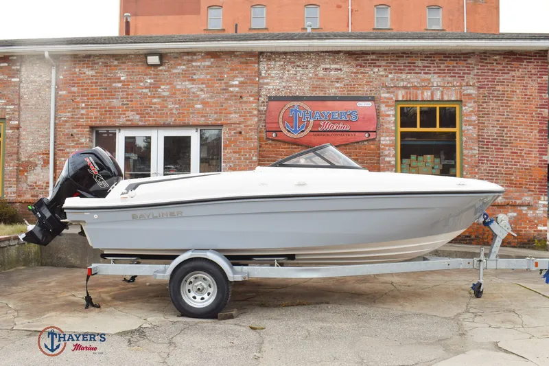 The Image of Bayliner VR40B 2026 - 0