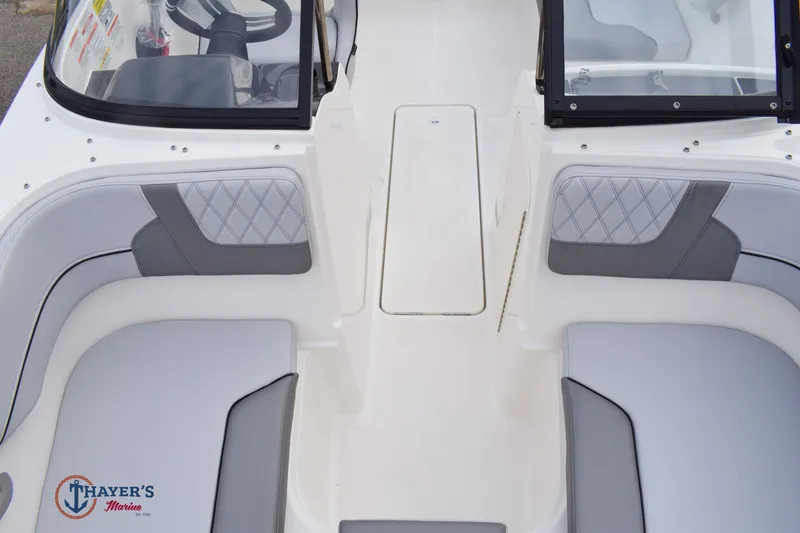 Slide: The Image of Bayliner VR40B 2026 - 13