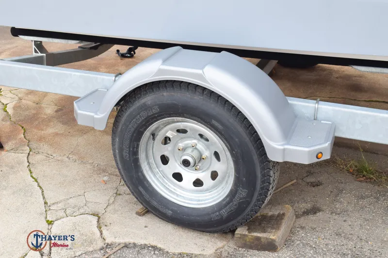 Slide: The Image of Bayliner VR40B 2026 - 2