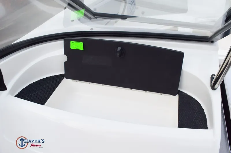 Slide: The Image of Bayliner VR40B 2026 - 21