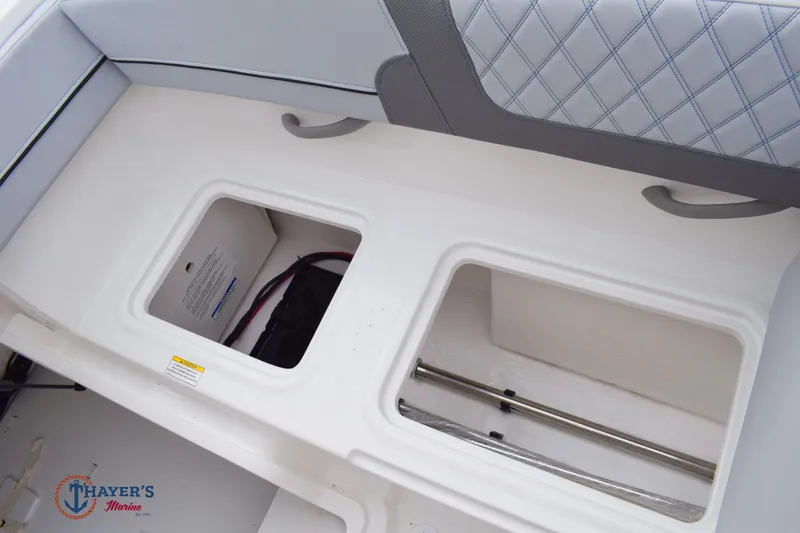 Slide: The Image of Bayliner VR40B 2026 - 24