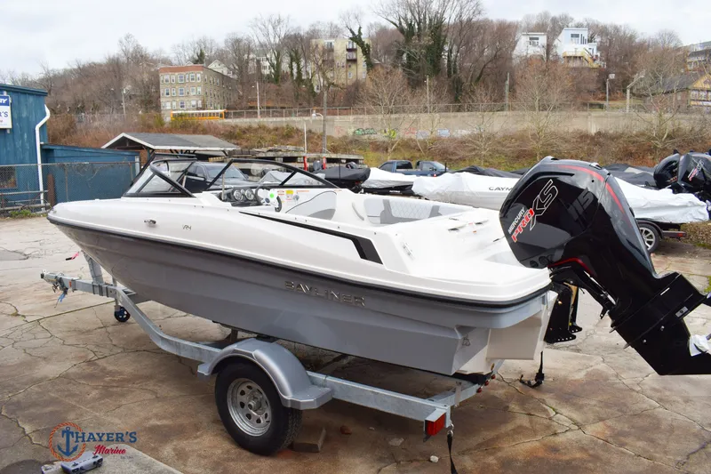 Slide: The Image of Bayliner VR40B 2026 - 26