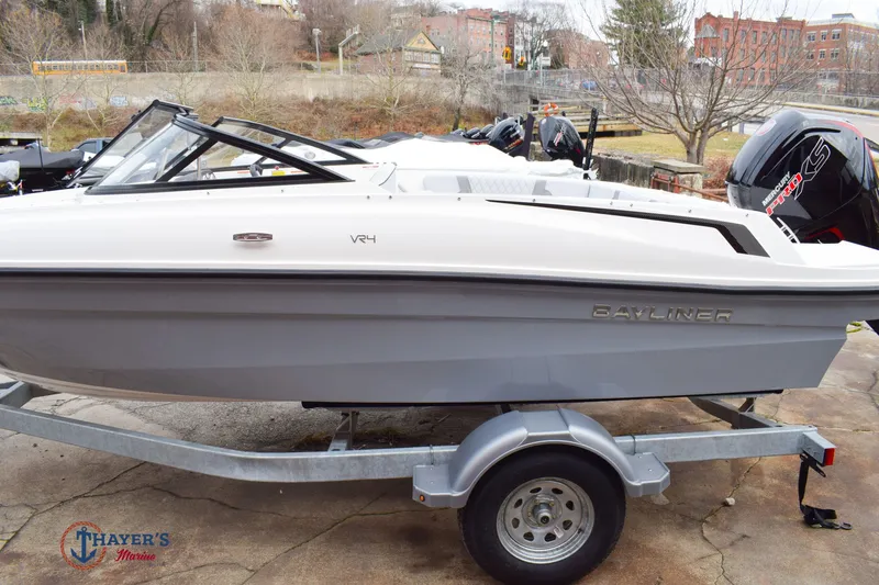 Slide: The Image of Bayliner VR40B 2026 - 27